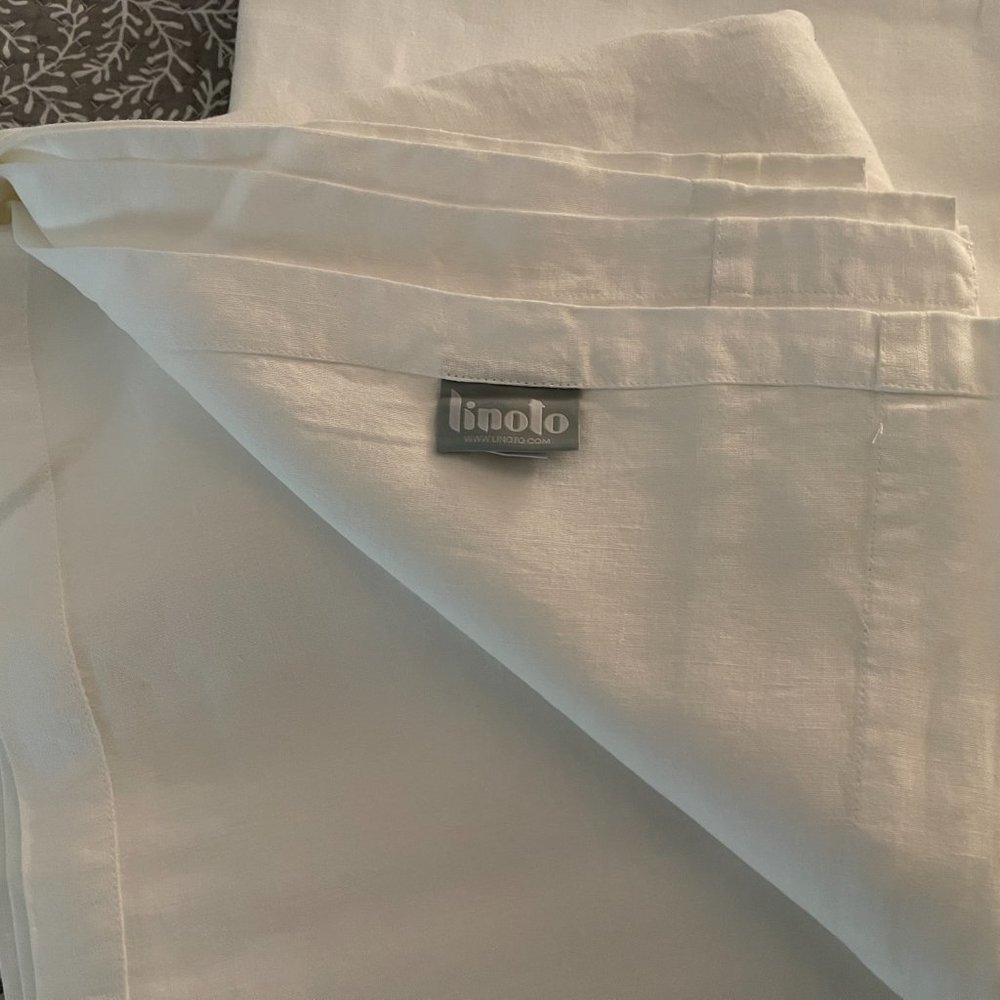 Linoto Luxury Linen Queen Sheet Set + Extra Set of Shams + Qn Flat Sheet